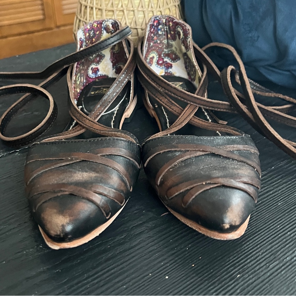 Freebird By Steven Eryn Distressed Black/Brown  Lace Up Ballet Leather Flats 9 - Picture 10 of 14